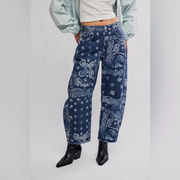 NWT Free People Good Luck Printed Barrel Jeans - navy bandana - Picture 2 of 6